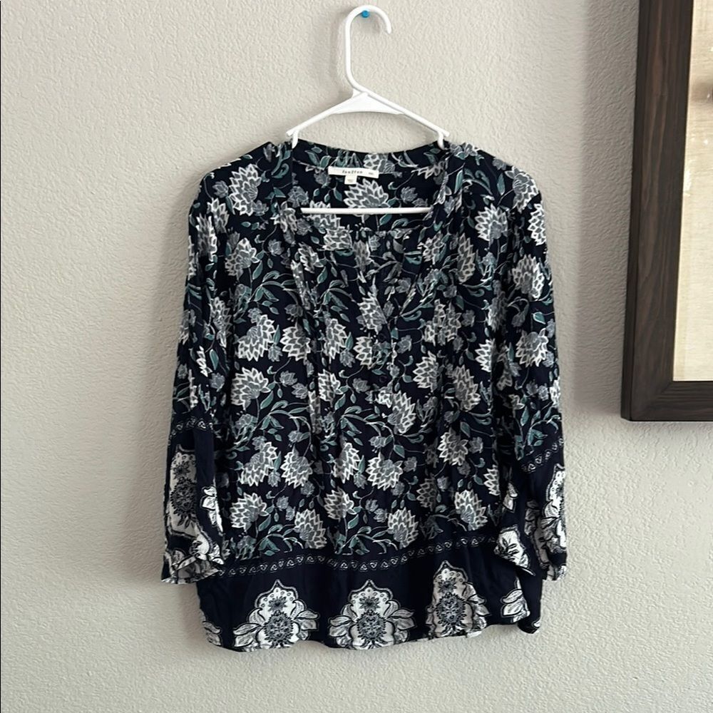 Fun2Fun Stitch Fix Floral Black and White Women's Top Sz 1xl